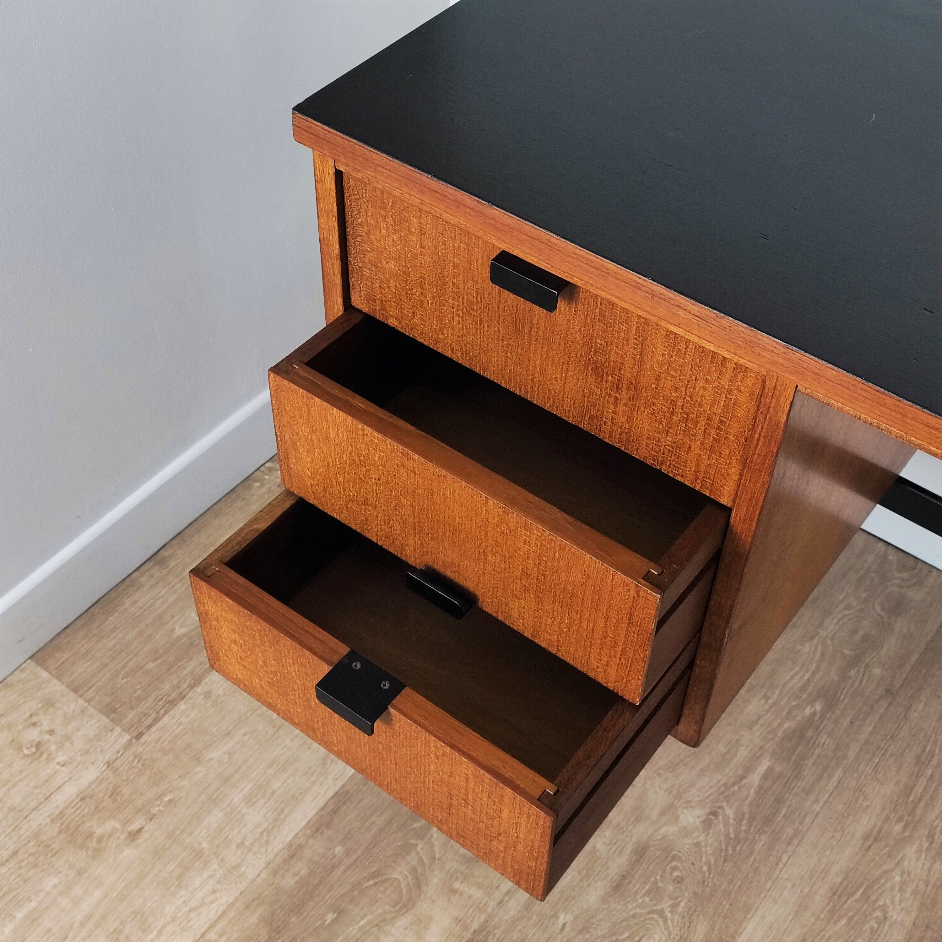 Jacques Hitier desk