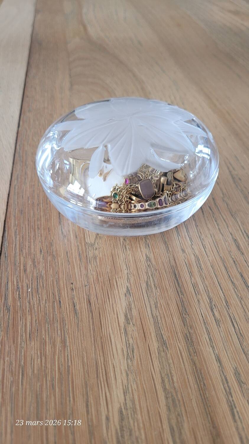 Thick glass bonbonnière