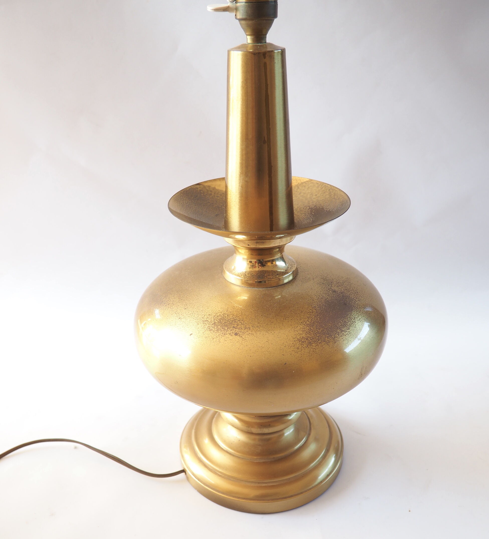 Grande lampe pied métal doré