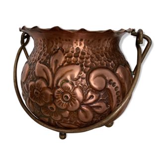 Vase en cuivre ancien