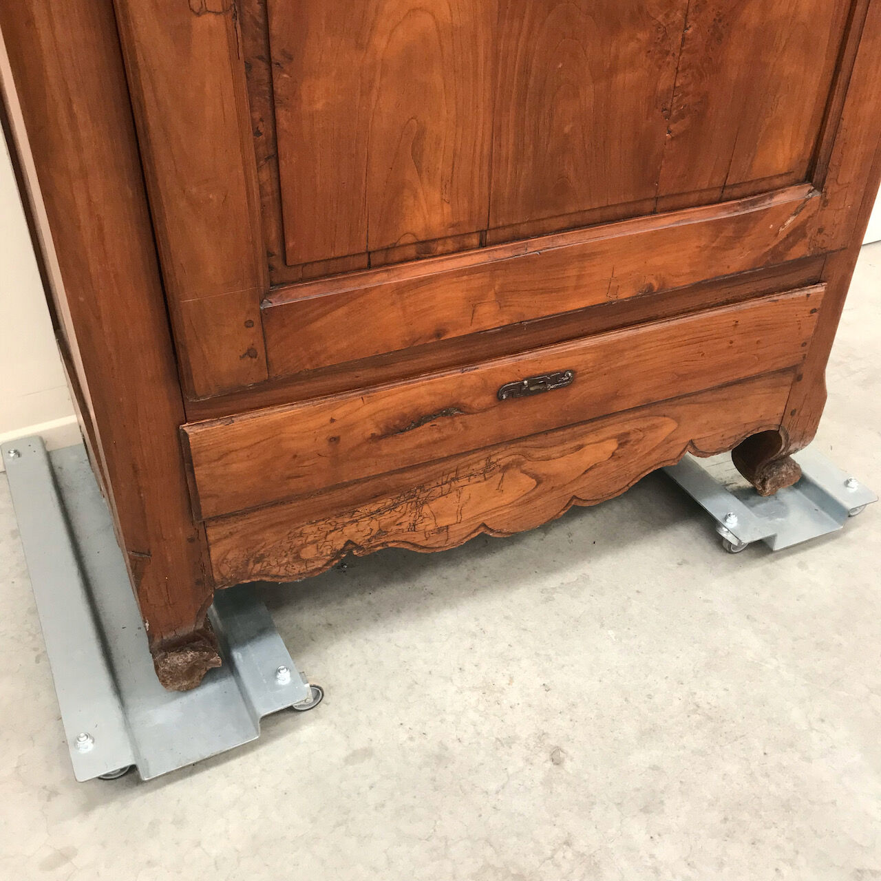 Walnut French bonnetiere