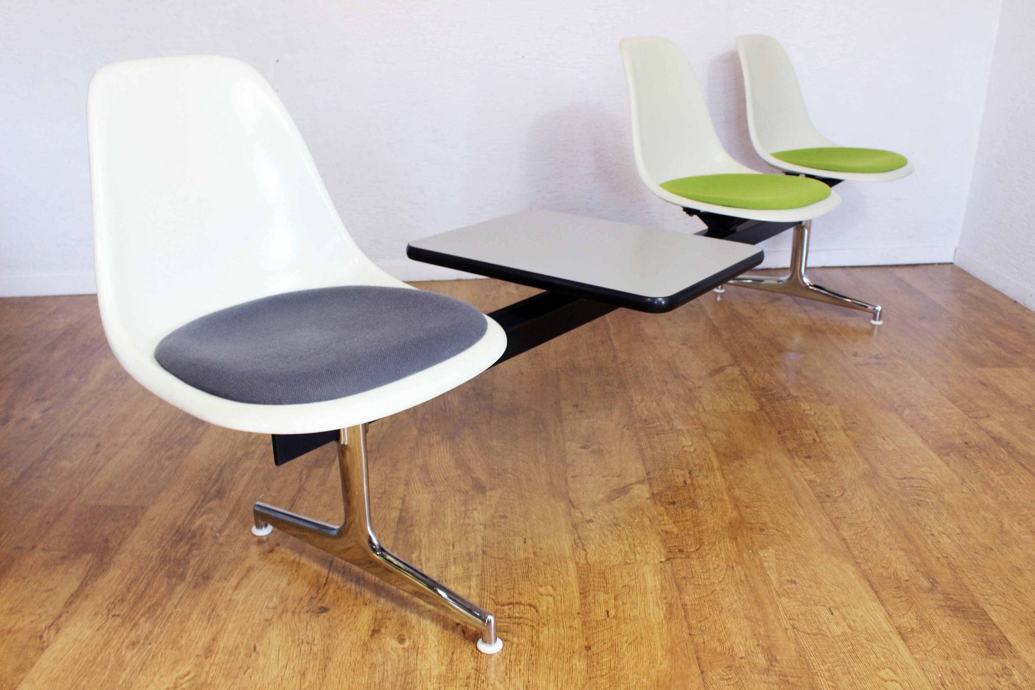 Eames 3-seater bench Vitra Edition 1970 Fibreglass
