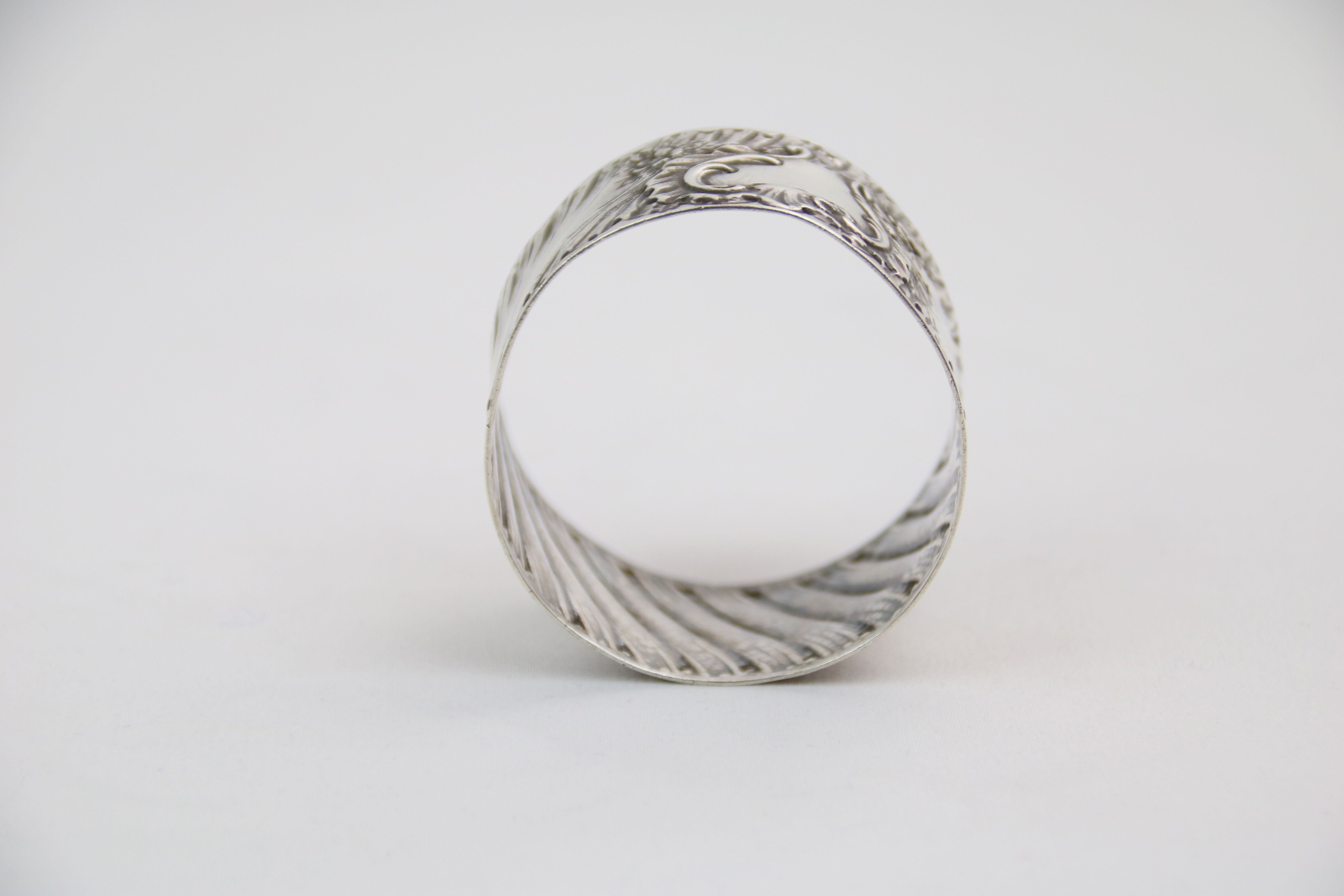 Solid silver rock style towel round