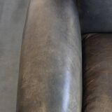 Sheepskin design armchair in a beautiful deep dark color