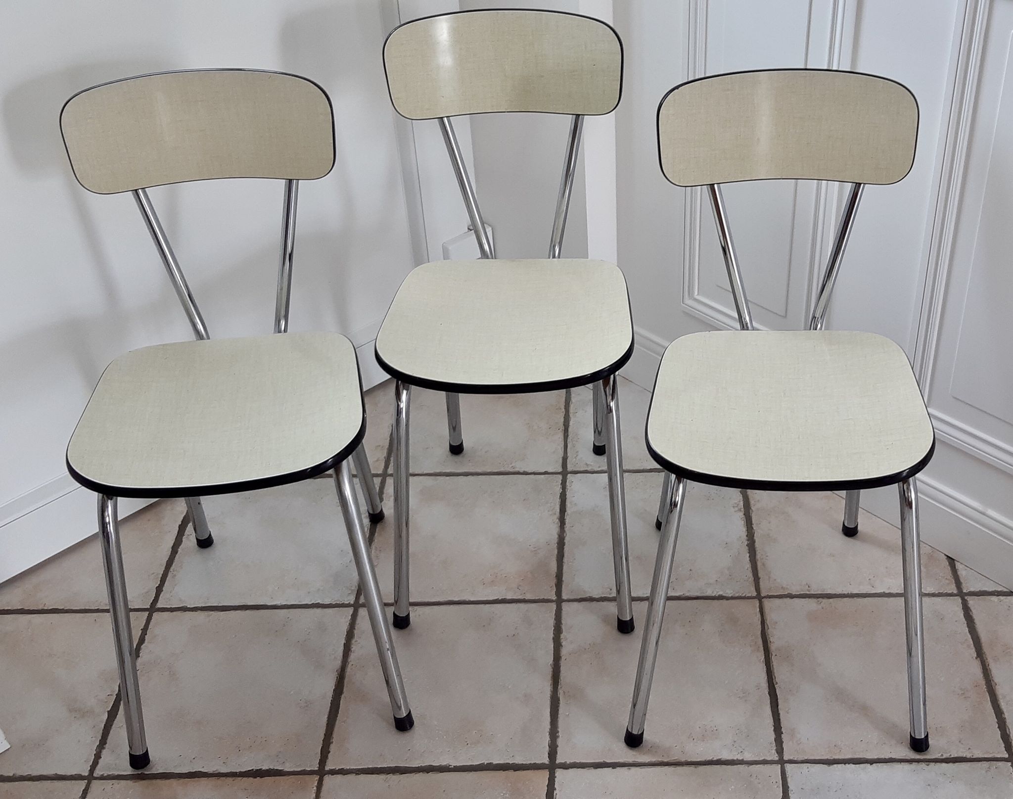 Lot de 3 chaises jaunes pâles en Formica années 70