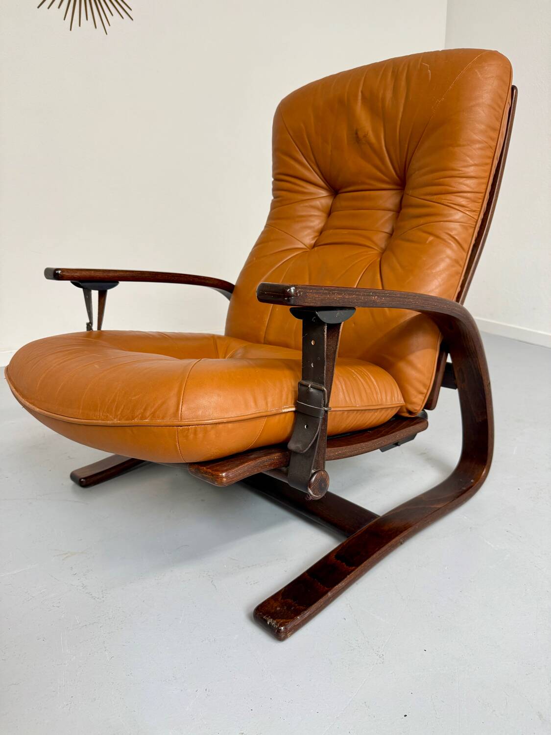 Antique "Panter" hanging armchair in Scandinavian design leather Westnofa an70