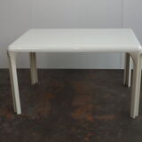 Stadio table by Vico Magistretti, Artemide