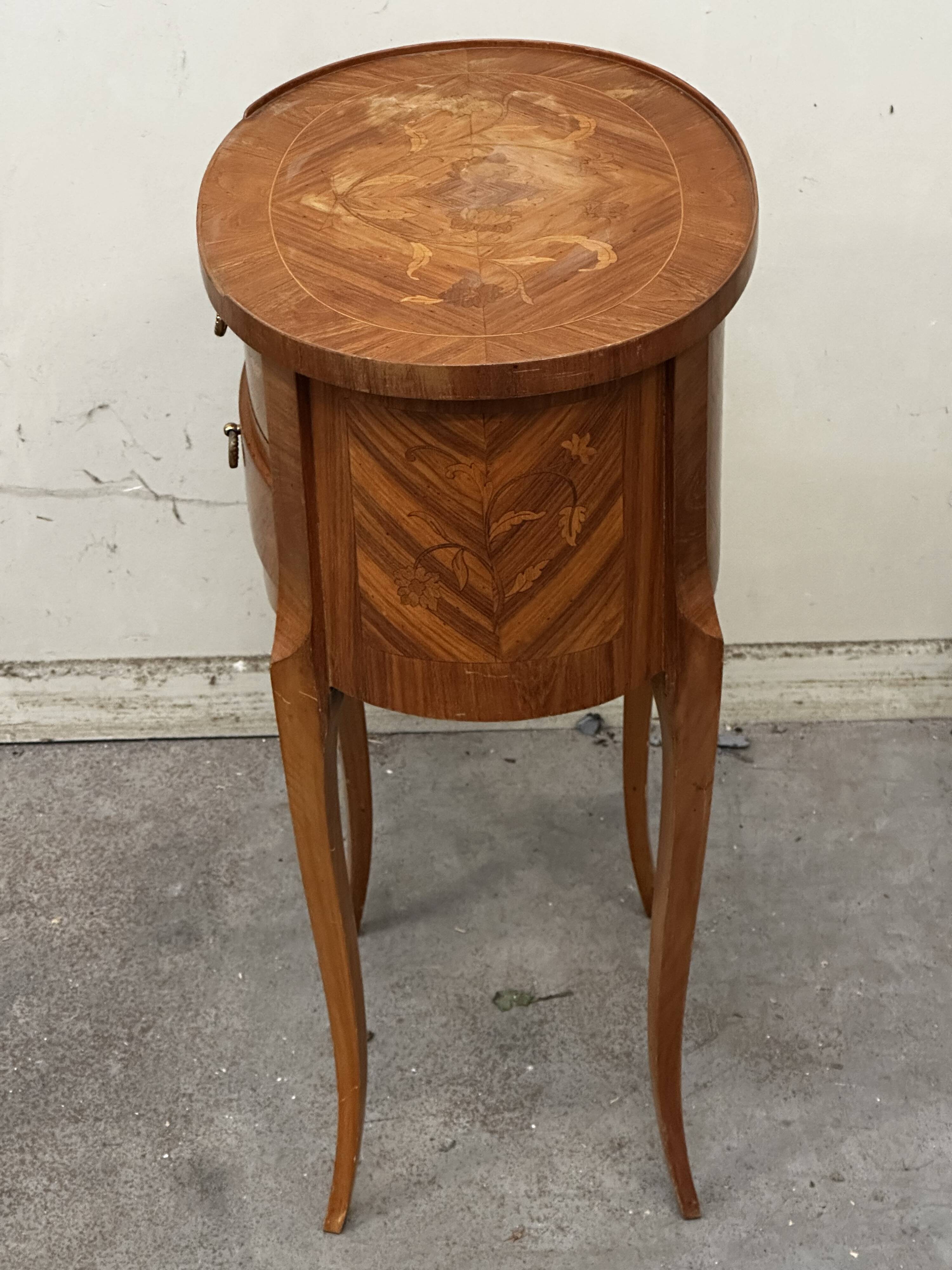 Oval side table in marquetry wood, Louis XVI style - early 20th century