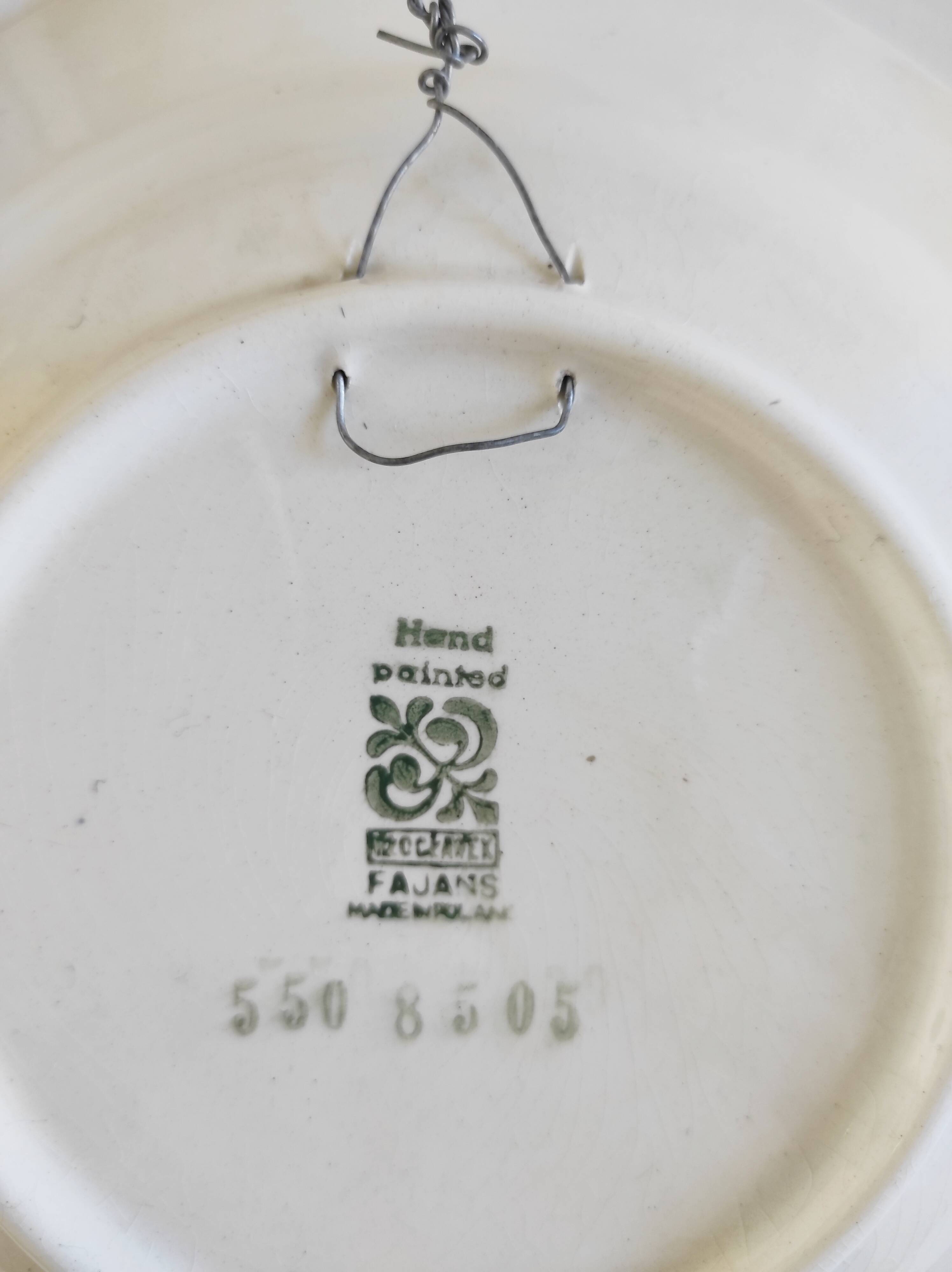 Decorative plate painted flowers