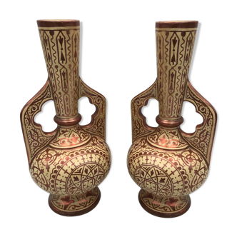 Pair of vases in faïence hispano mauresque decoration arabasques irise reflections metal