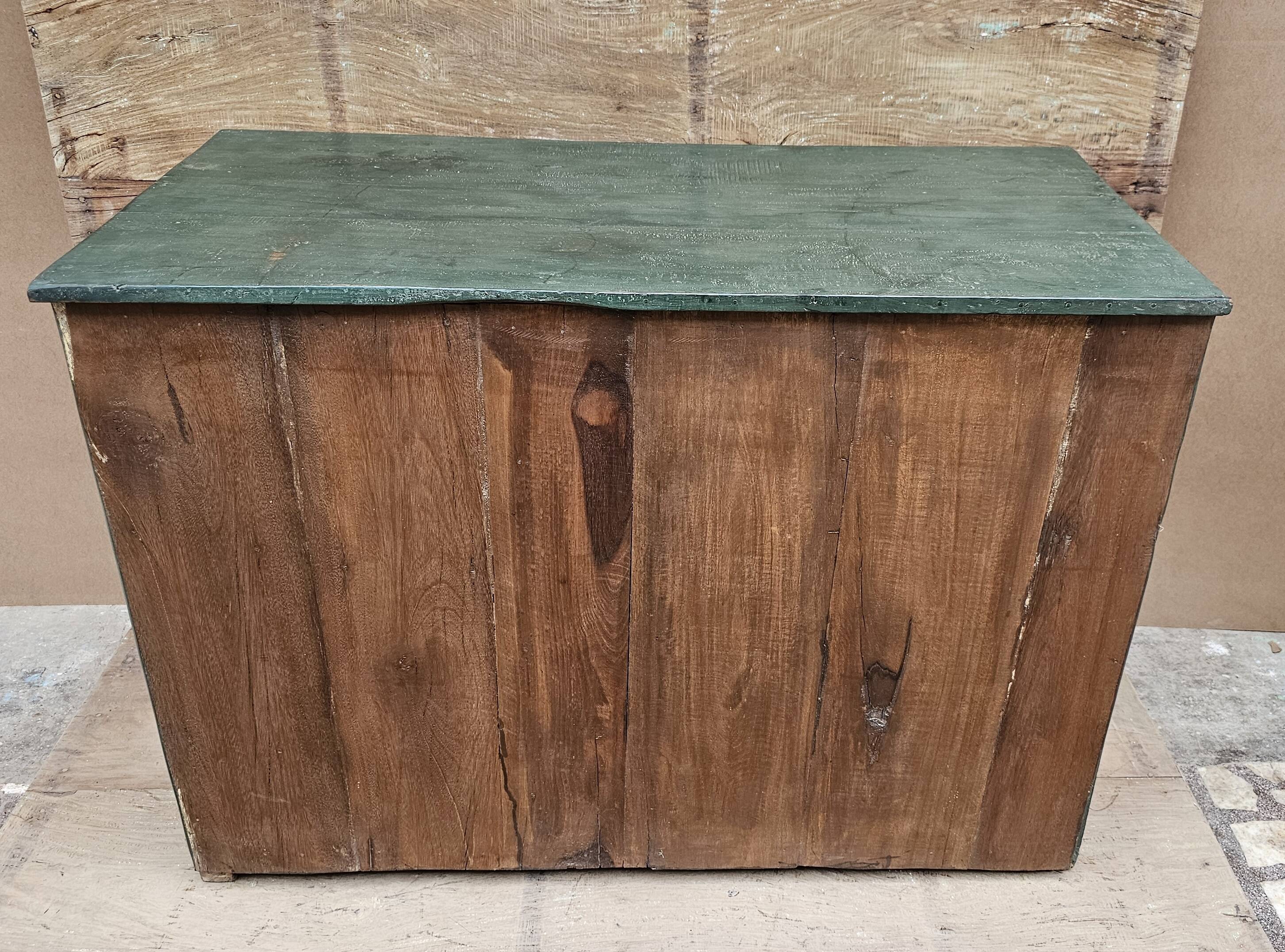 Ancien buffet vitré en teck birman