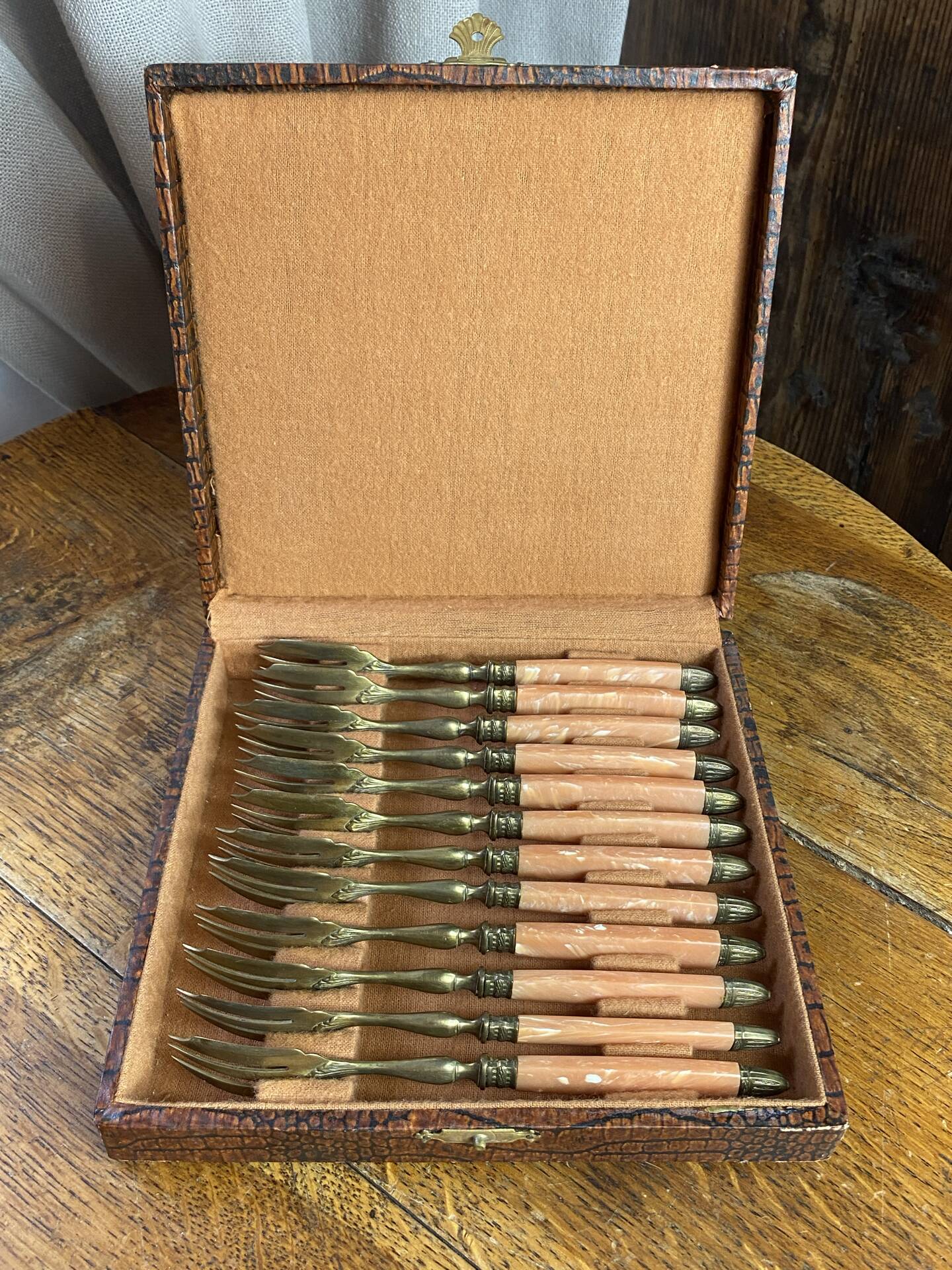 Dessert forks in brass and Bakelite in their case.