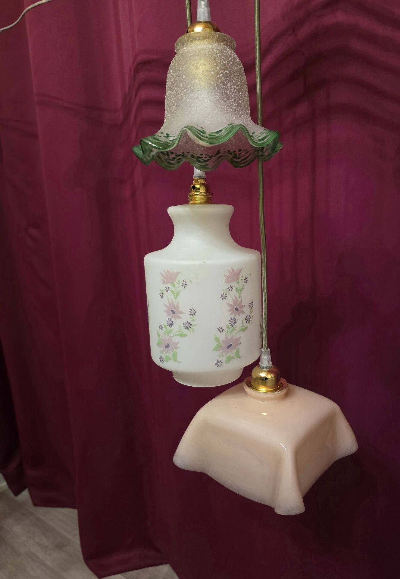 Vintage 3-light suspension, glass and opaline.