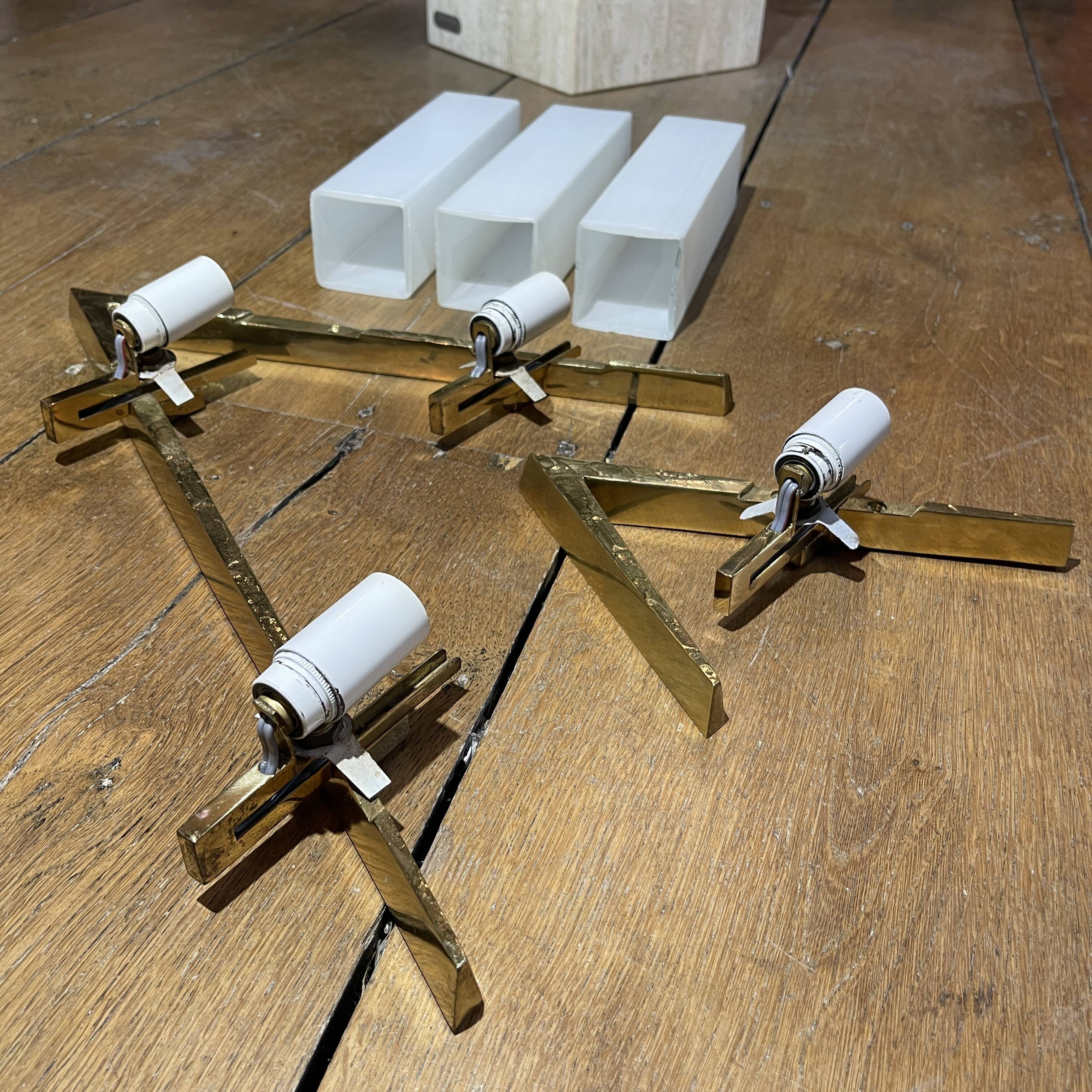 Pair of asymmetrical Hollywood Regency sconces, bronze - opaline glass, 70s