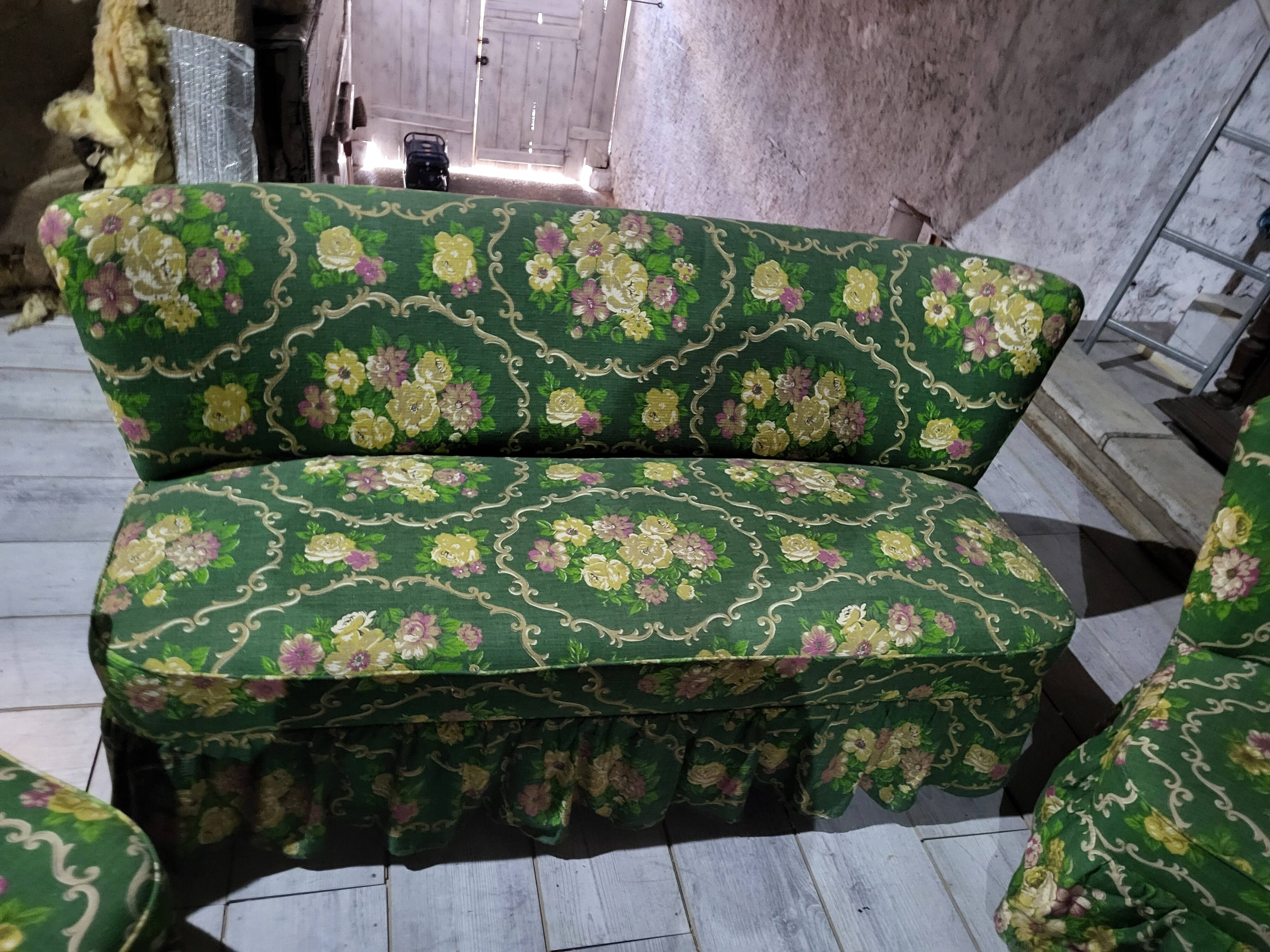 Sofa and its 2 matching armchairs from the 1960s.