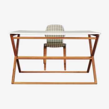 Bureau et chaise modernes en bois