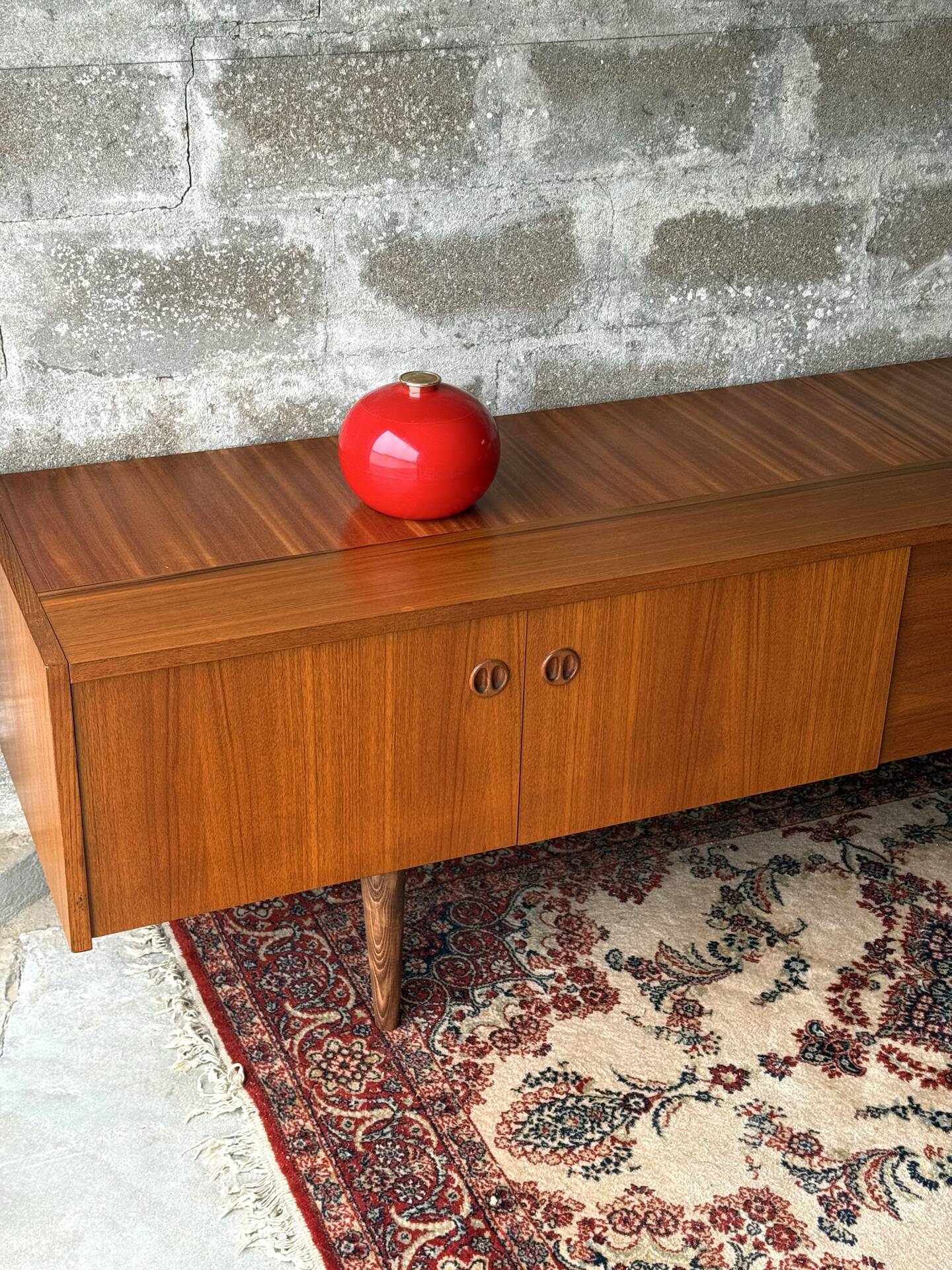 Vintage Scandinavian low sideboard in teak, 1970.