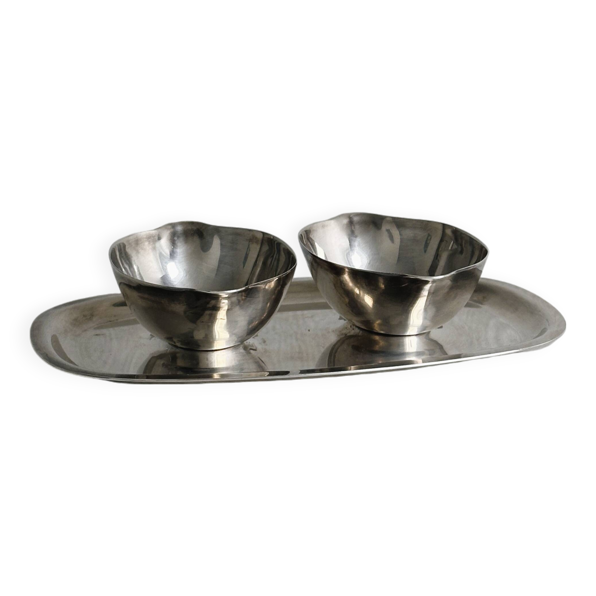 Fixed sauce boats on stainless steel tray