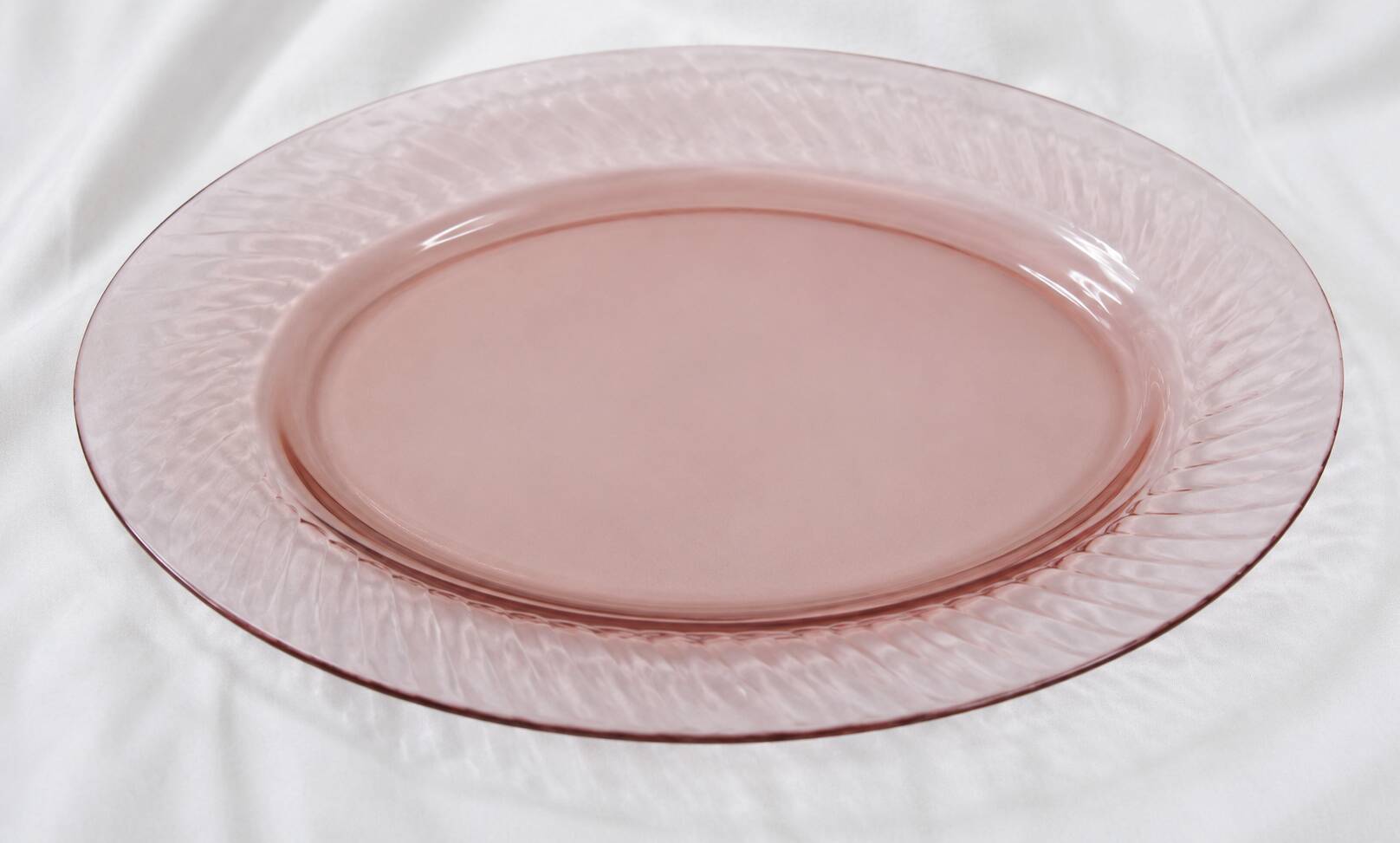 Oval pink plate Arcoroc Rosaline