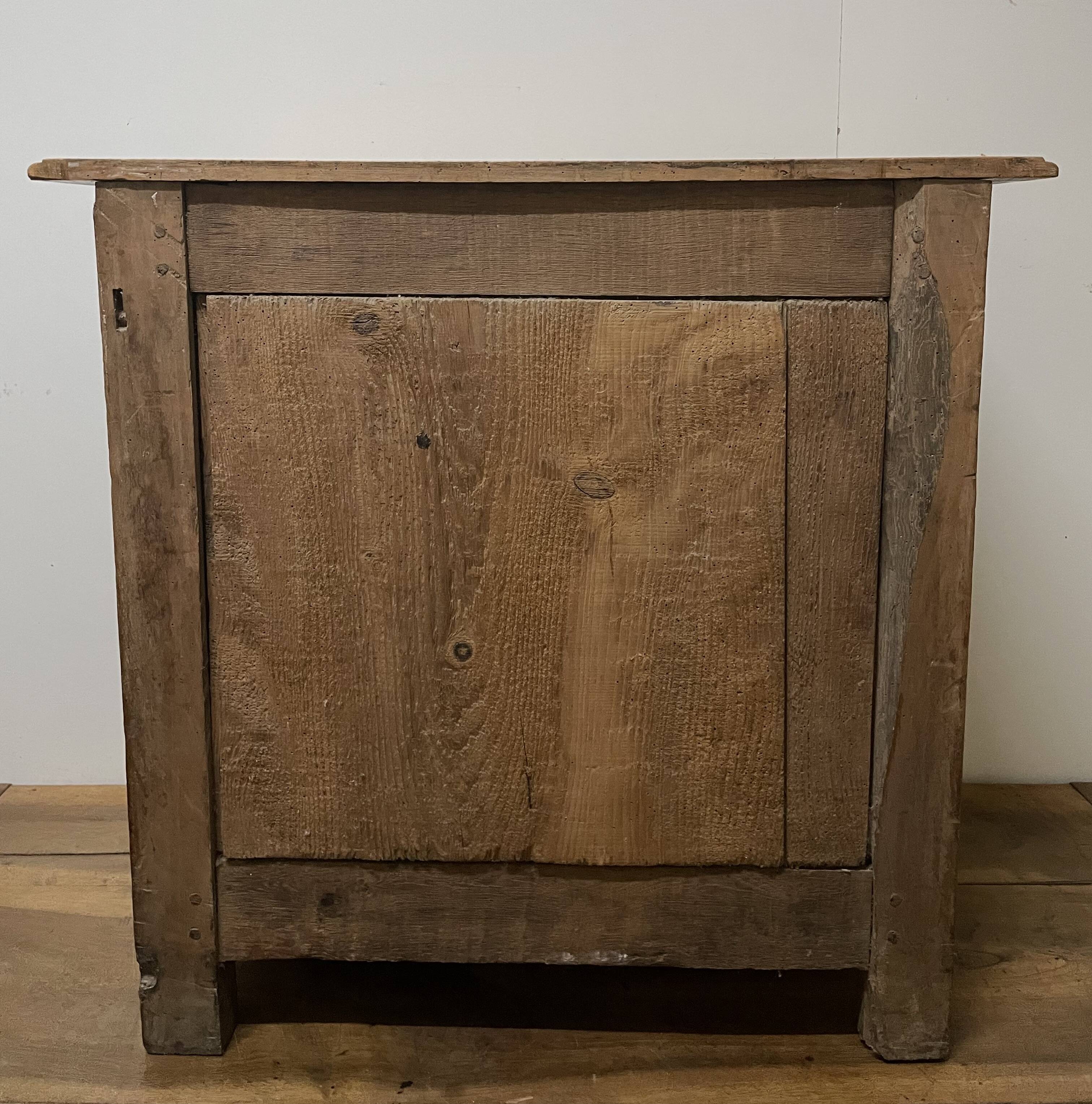 Small Community Furniture in Walnut from the end of the 18th century