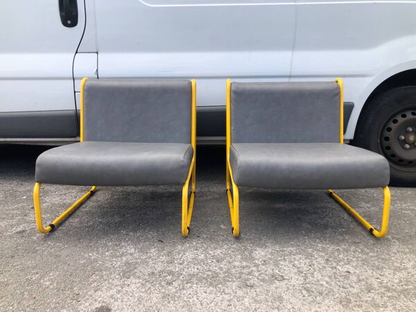 Paire de chauffeuses design Henri Julien