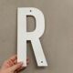 Lettre d’enseigne ancienne R / 27cm