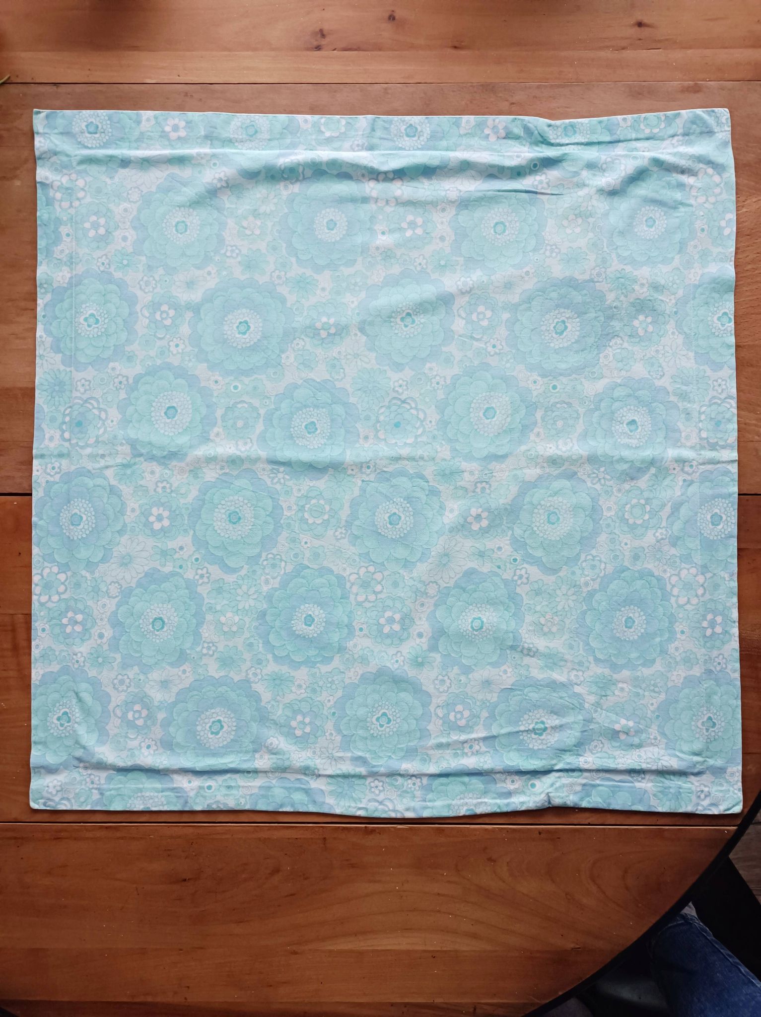 Taie d'oreiller à fleurs bleues, années 70