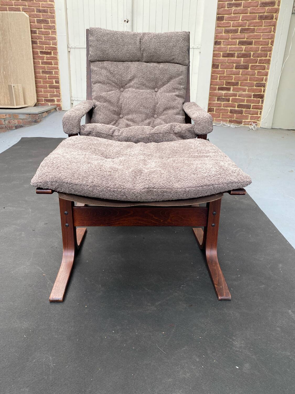 Scandinavian lounge chair