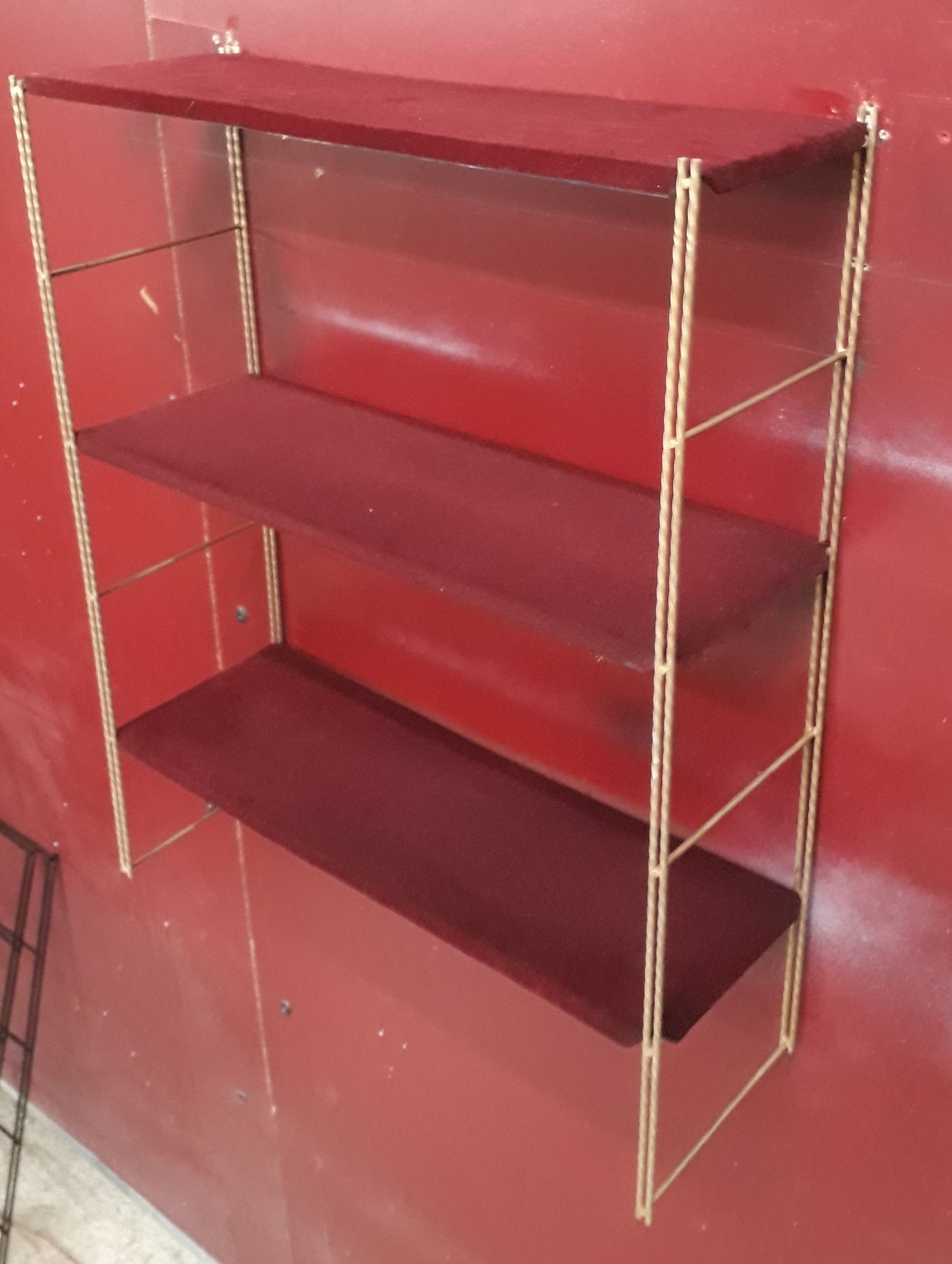 String metal shelf