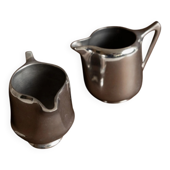 Two argent aluminium Art Nouveau sauce boats by Newmaid Picquot Ware, England 1950s - set of 2