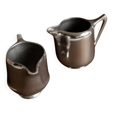 Two argent aluminium Art Nouveau sauce boats by Newmaid Picquot Ware, England 1950s - set of 2
