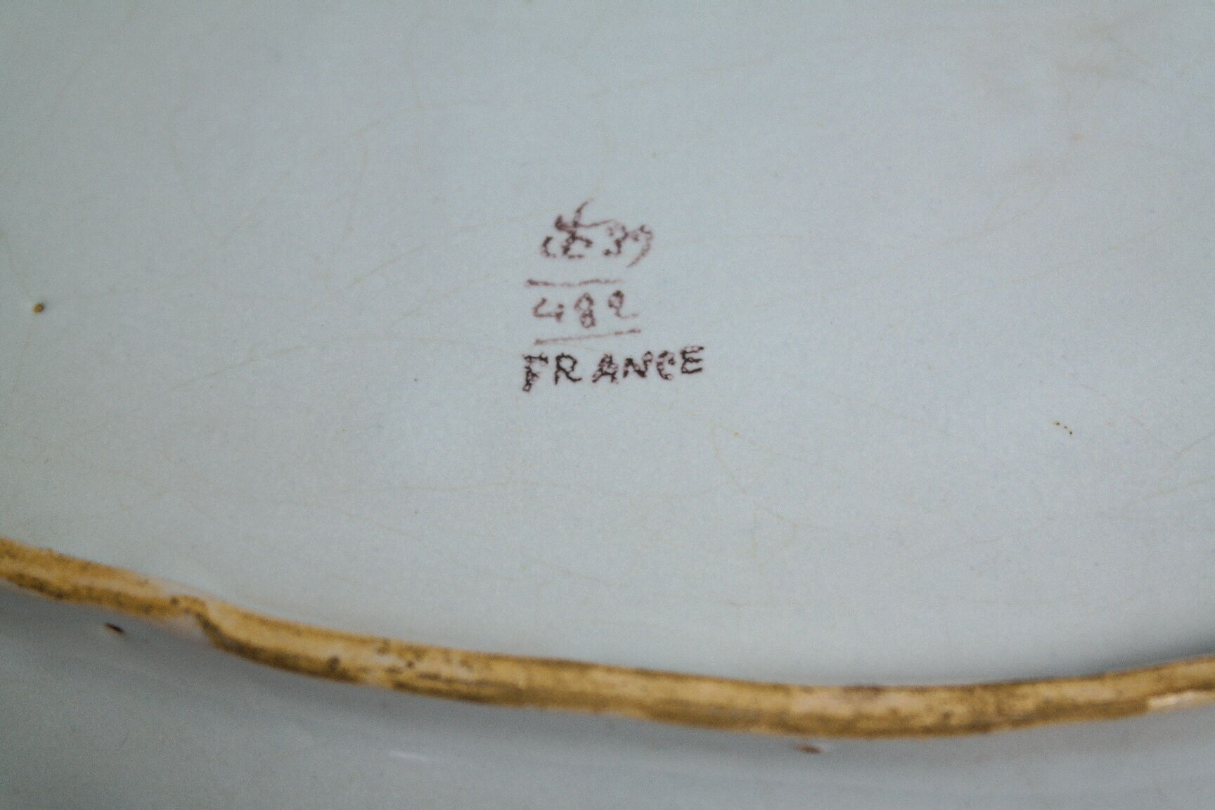 Flat earthenware of Rouen polychrome decoration cornucopia of plenty