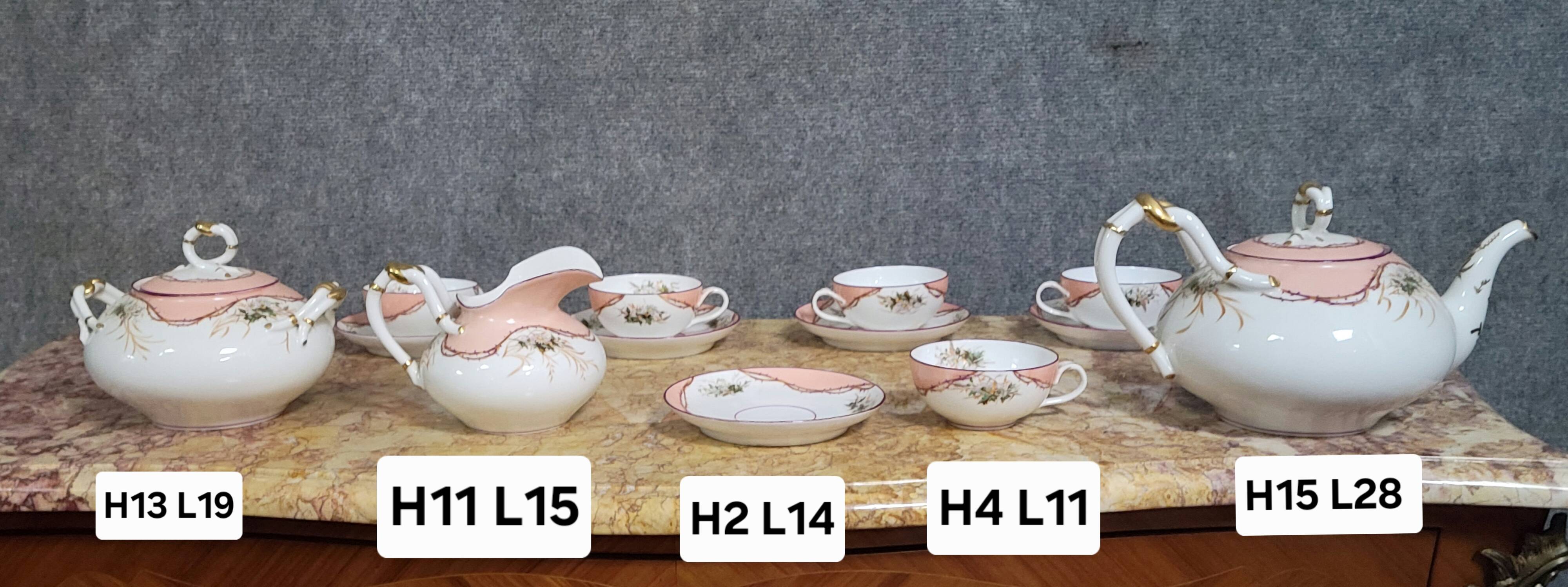 Tea service in porcelain, dated from the late 19th century.