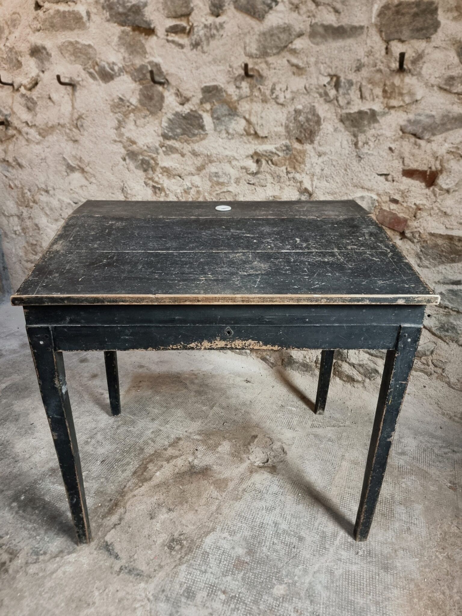 Bureau d'école français ancien, bureau d'écriture noir, bureau à abattant, vers 1900