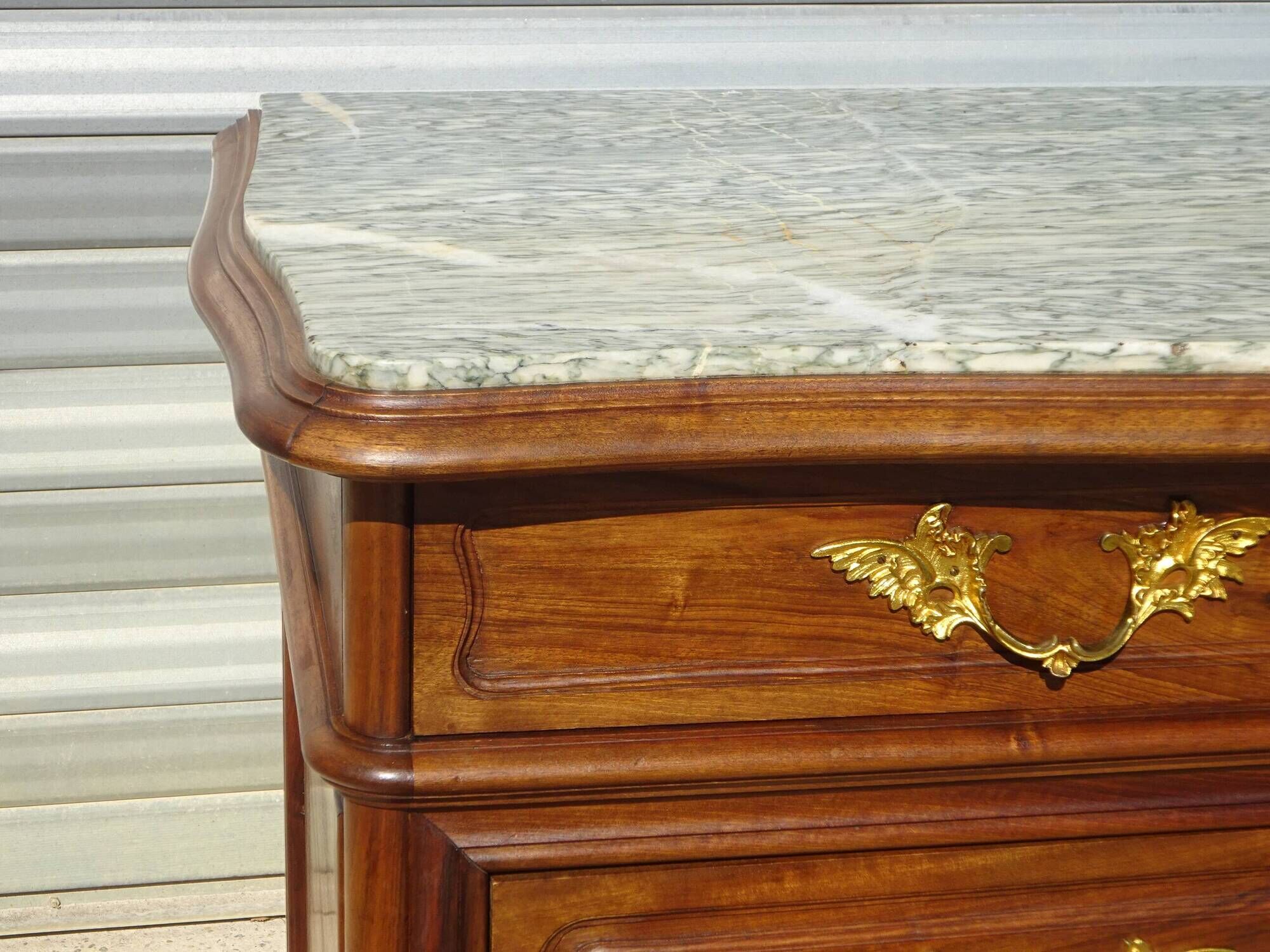 Commode en noyer Louis XV avec miroir