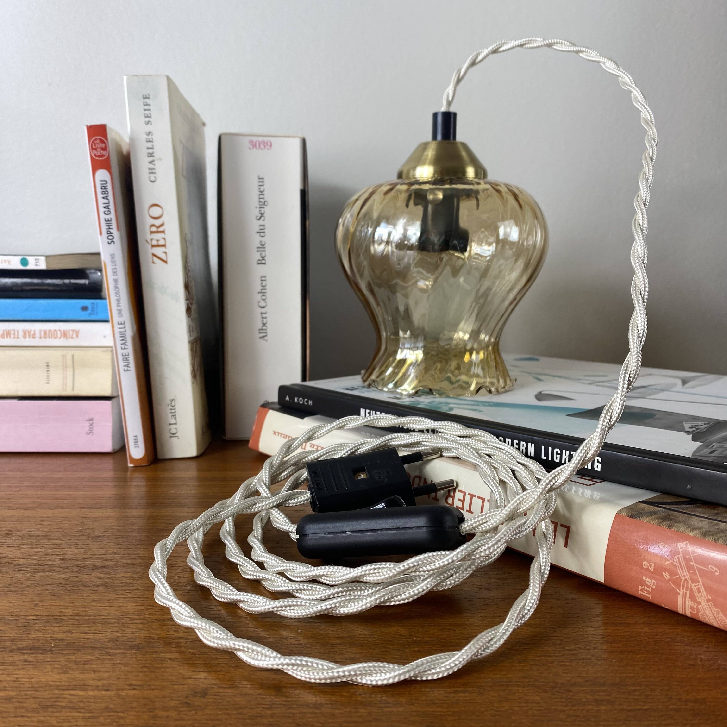 Vintage tulip-shaped portable lamp in gilded glass.