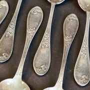 Elégance vintage : Lot de 8 petites cuillères en métal argenté  – Ref 26
