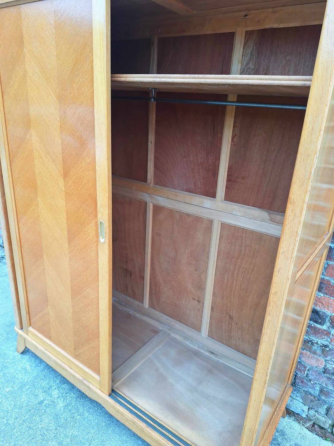 Armoire vintage
