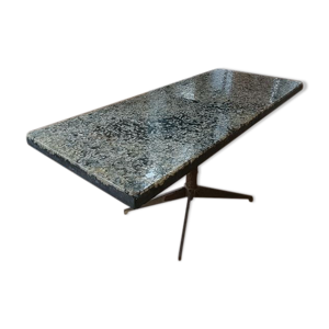 table basse brutaliste