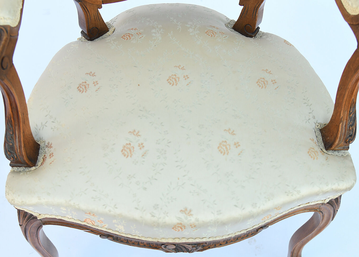 Salon en bois sculpté de style Louis XV
