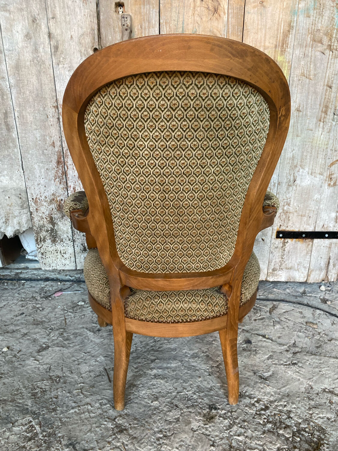 Fauteuil cabriolet ancien style Louis XV en bois et tissu, fin XIXème