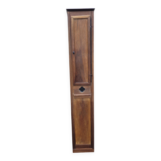 Column-shaped storage furniture in solid walnut from the 19th century.