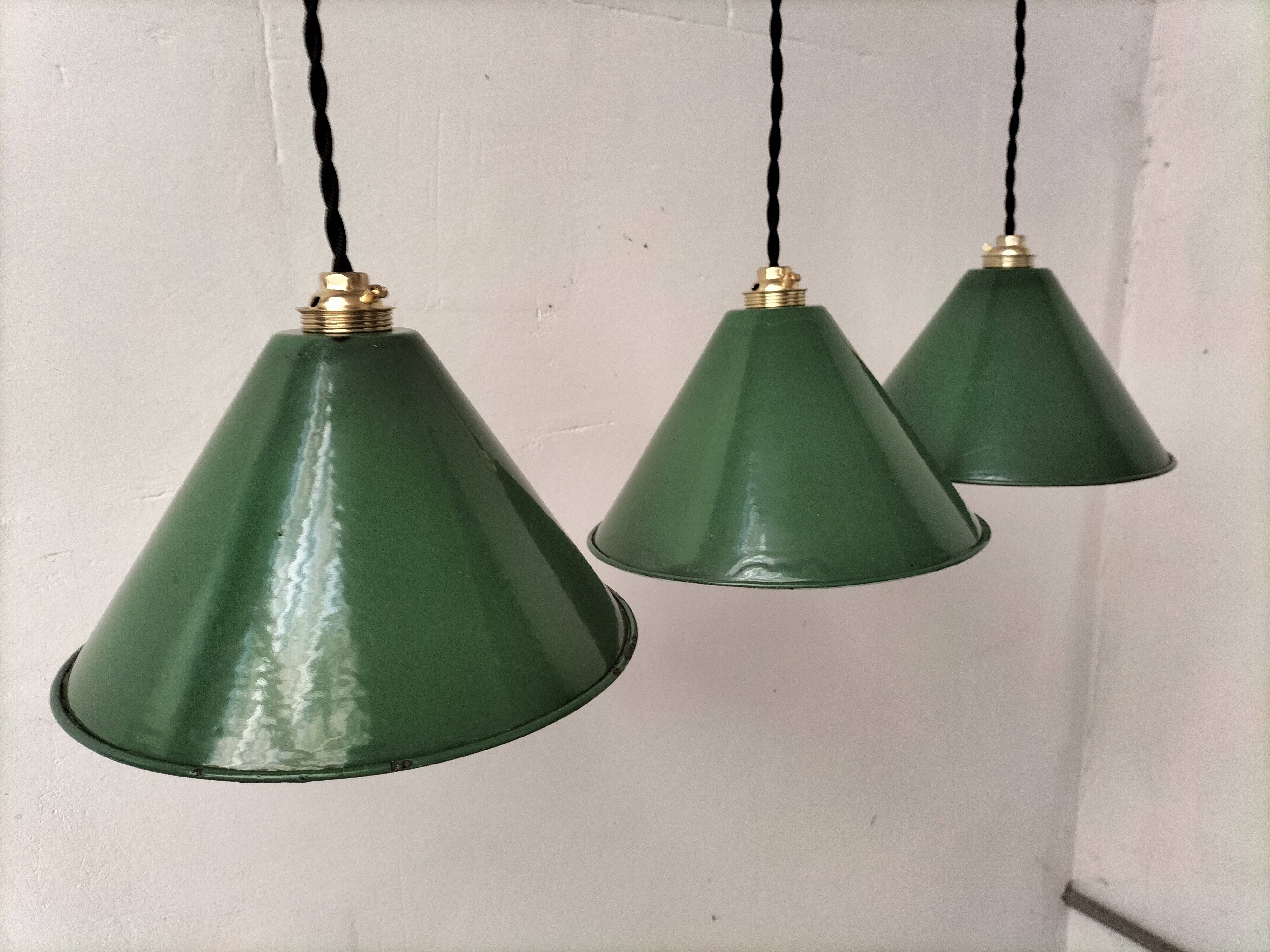 Enamelled sheet metal suspensions