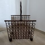 Porte revue en fer forgé