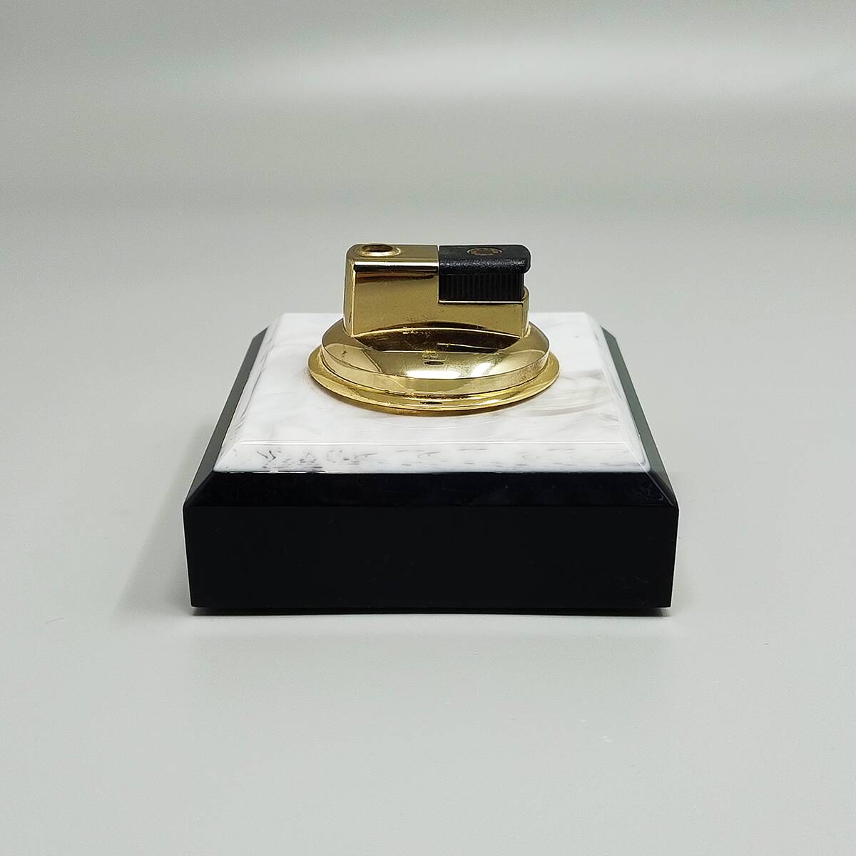 1970s Gorgeous Smoking Set in Lucite and Brass. Made in Italy