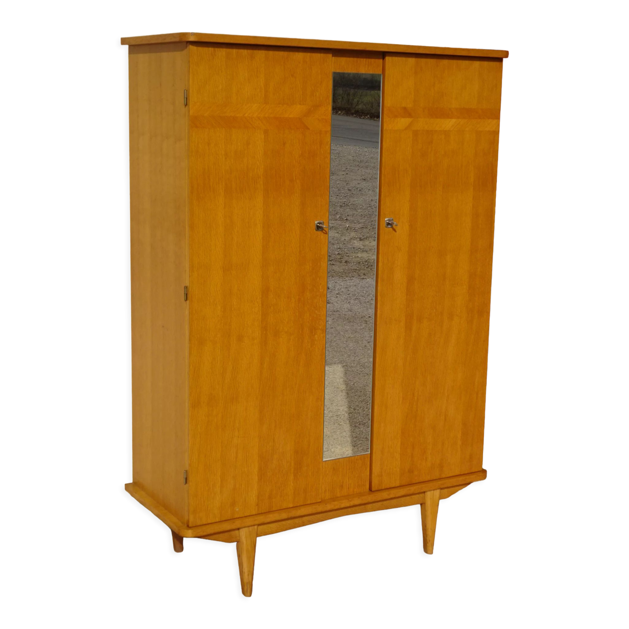 Armoire vintage, pieds compas