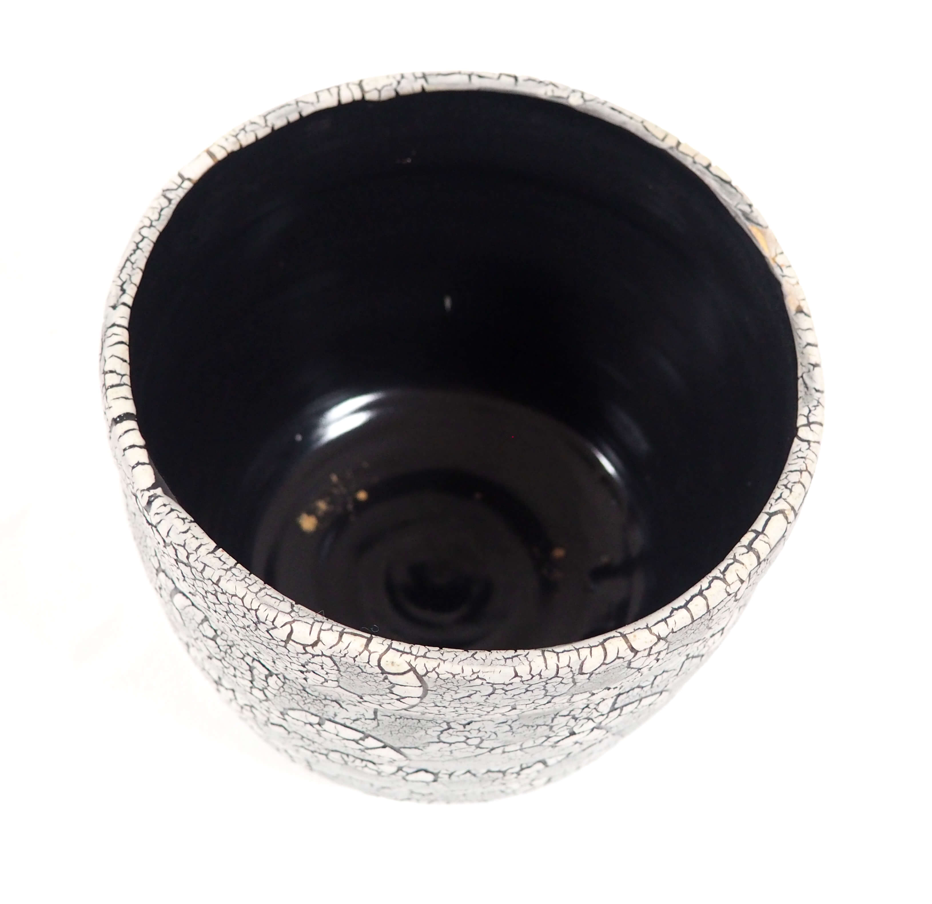 Black earthenware pot cover