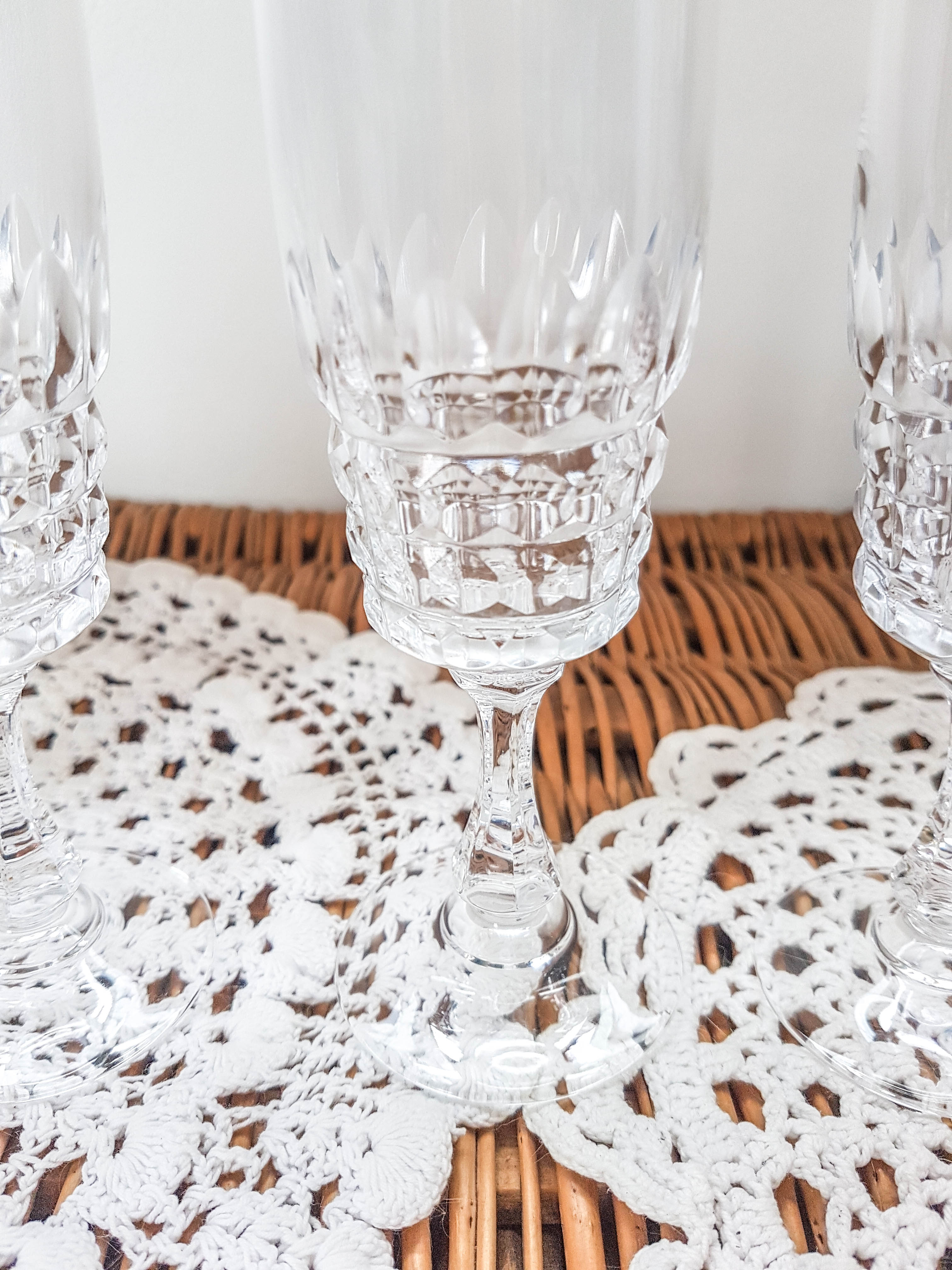 Lot of 6 pompadour style crystal crystal flutes