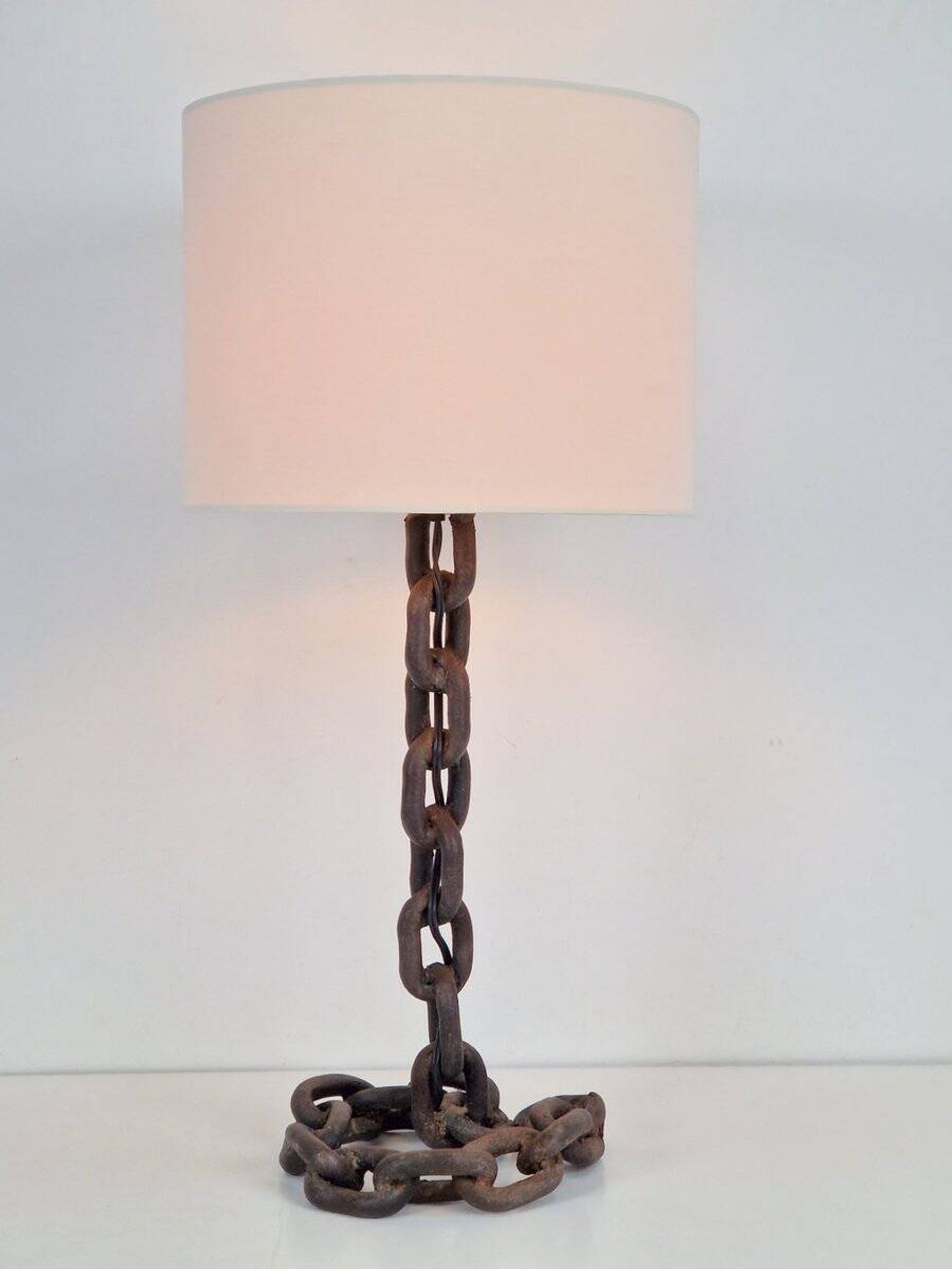 Lampe de table en chaîne brutaliste attribuée à Franz West, années 1980