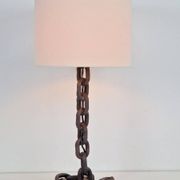 Lampe de table en chaîne brutaliste attribuée à Franz West, années 1980